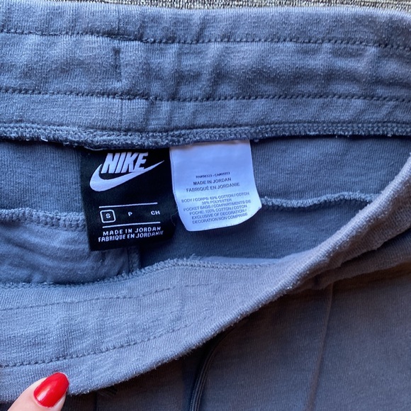 Men’s Nike Shorts - Picture 3 of 4